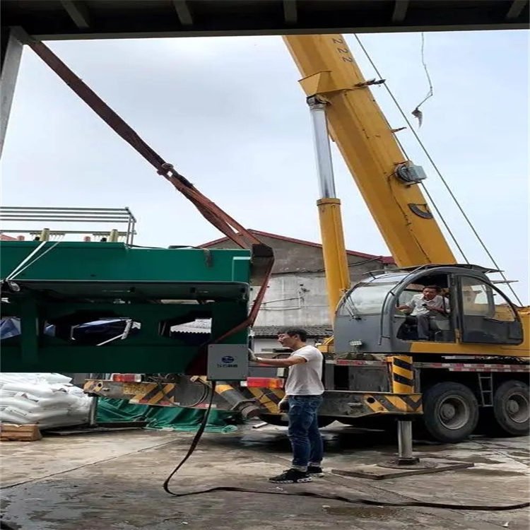 九合垸原种场注意大型吊车出租使用以及应该怎样正确维护