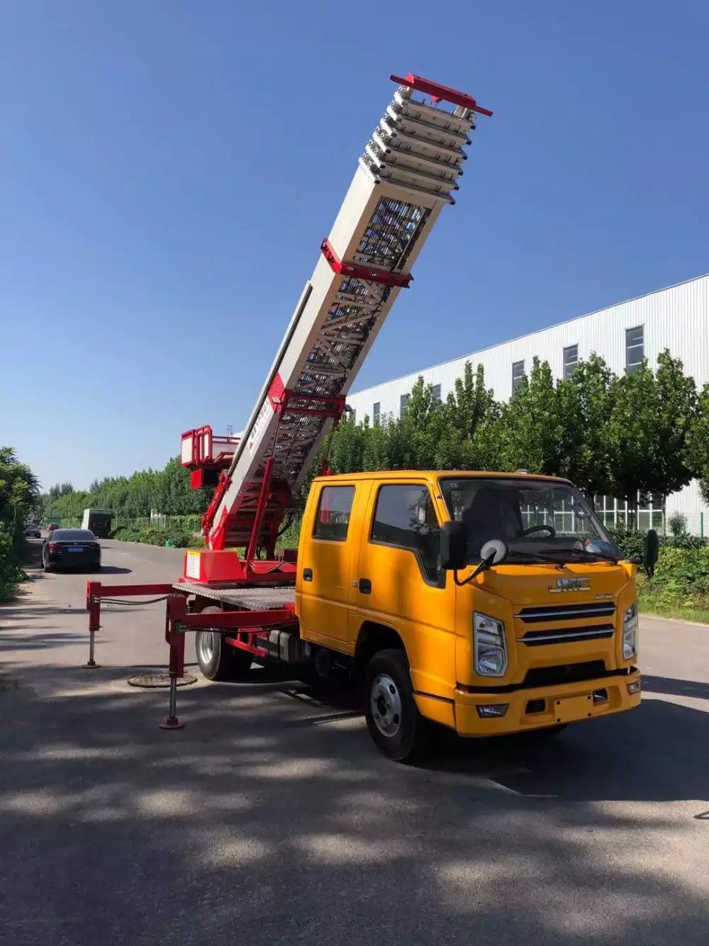 九合垸原种场附近的云梯车出租服务：轻松解决高空作业需求