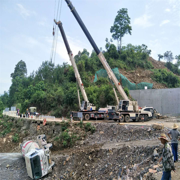 九合垸原种场汽车掉沟里叫吊车救援要多少钱